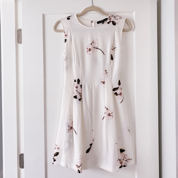 Dynamite - white floral print dress - Picture 1 of 5